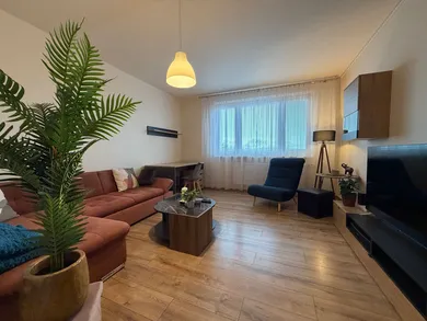 Byty na prenájom 3-izbový, Levice · €690