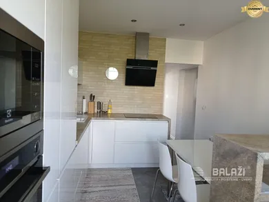 Na predaj 3-izbový byt, 70 m², Prievidza