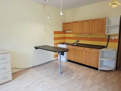 Квартири в оренду, 1-кімнатні, Nové Zámky · €390