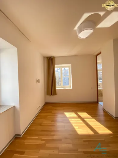 Na prenájom 2-izbový byt, 85 m², Bratislava-Staré Mesto, Hlboká