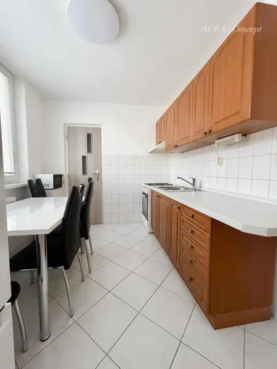 Na prenájom 2-izbový byt, 67 m², Považská Bystrica, stred