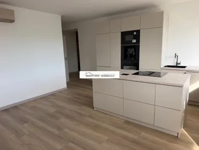 Na predaj 3-izbový byt, 67 m², Bratislava-Dúbravka, Sekurisova