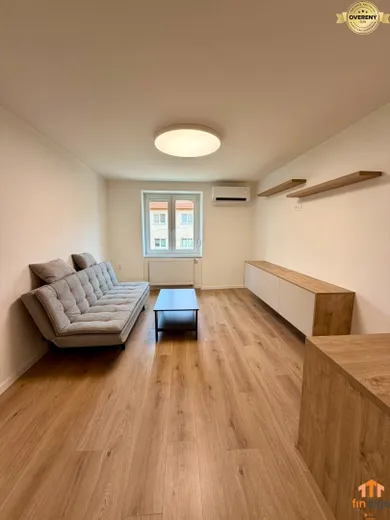 Na prenájom 2-izbový byt, 57 m², Nitra, 8 mája