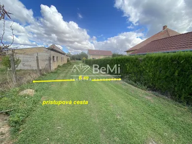 Na predaj pozemok, 827 m², Nitra, dlhá