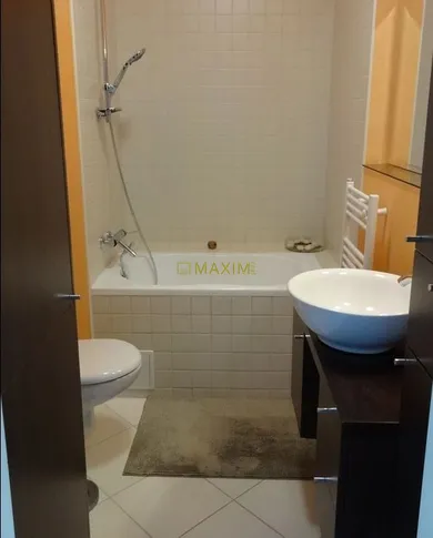 Na predaj 2-izbový byt, 40 m², Bratislava-Petržalka, Záporožská