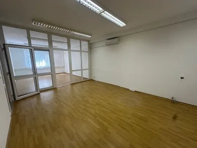 Na prenájom komerčné, 100 m², Bratislava-Ružinov, Haburská