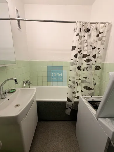 Na prenájom 2-izbový byt, 54 m², Bratislava-Petržalka, Medveďovej