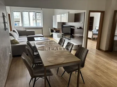 Mieszkania na sprzedaż, 4-pokojowe, Žilina · €329 990