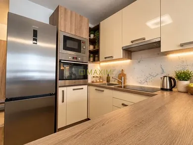 Na predaj 2-izbový byt, 37 m², Bratislava-Petržalka, Muchovo nám.