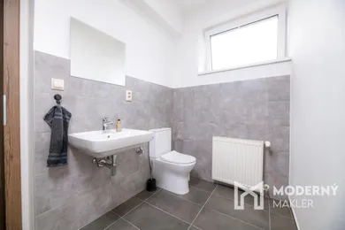 Na prenájom komerčné, 100 m², Trenčín, Jilemnického