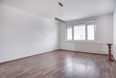 Na predaj 3-izbový byt, 79 m², Nové Zámky