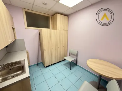Na prenájom komerčné, 45 m², Hlohovec, Podzámska