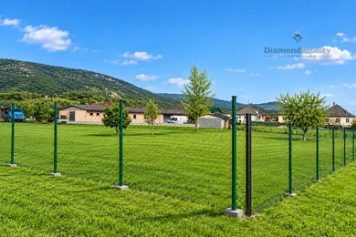 Na predaj pozemok, Dvorníky-Včeláre