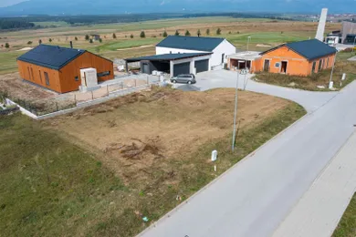 Na predaj pozemok, Malý Slavkov