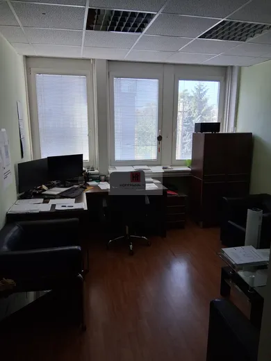 Na prenájom komerčné, 13 m², Bratislava-Nové Mesto, Pluhová