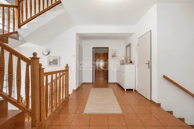 Na predaj dom, 300 m², Bratislava-Podunajské Biskupice