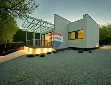 Na predaj pozemok, Kaluža