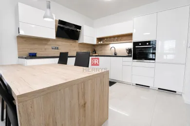Na prenájom 2-izbový byt, 59 m², Bratislava-Staré Mesto
