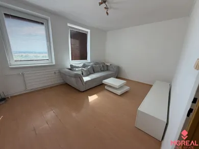 Na predaj 2-izbový byt, 62 m², Topoľčany, Streďanská