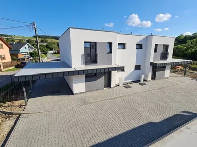 Domy na sprzedaż, 4-pokojowe, Žilina · €337 295