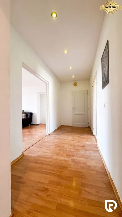 Na prenájom komerčné, 100 m², Trenčianska Teplá