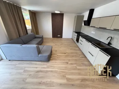 Mieszkania na wynajem, 3-pokojowe, Považská Bystrica · €600