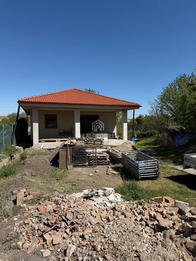 Domy na predaj 4-izbový, Černík · €235 000