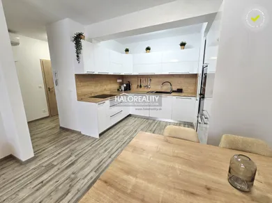Na predaj 2-izbový byt, 50 m², Bratislava-Petržalka