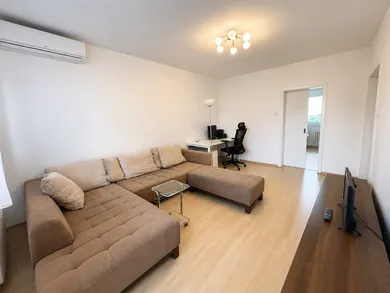 Byty na prenájom 3-izbový, Bratislava-Rača · €690