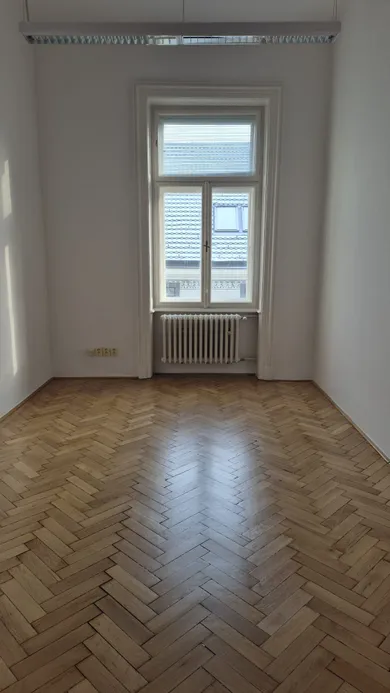 Komerčné priestory na prenájom, Bratislava-Staré Mesto · €360