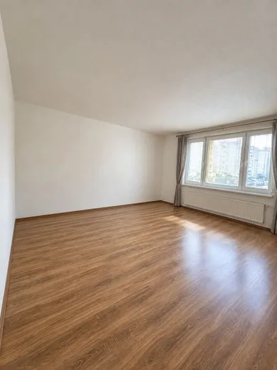 Na predaj 1-izbový byt, 36 m², Levice, Ľanová
