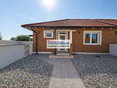 Houses for sale, 3-room in Šamorín · €239,990