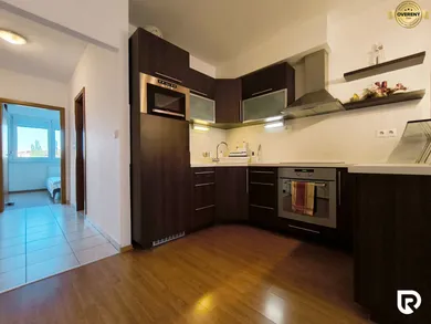 Na prenájom 2-izbový byt, 52 m², Bratislava-Dúbravka, Koprivnická