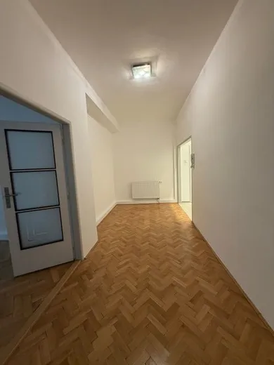 Na predaj 4-izbový byt, 110 m², Bratislava-Staré Mesto, Hollého