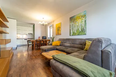 Na predaj 3-izbový byt, 80 m², Bratislava-Nové Mesto, Uhrova