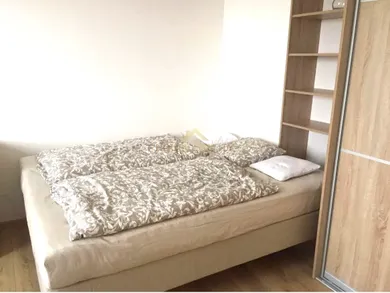 Na prenájom 1-izbový byt, 32 m², Bratislava-Ružinov, Doležalova
