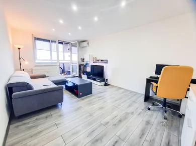 Na prenájom 2-izbový byt, 60 m², Nové Zámky, Komárňanská