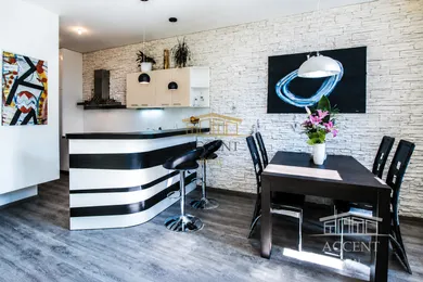 Na predaj 4-izbový byt, 105 m², Bratislava-Staré Mesto, Lehockého