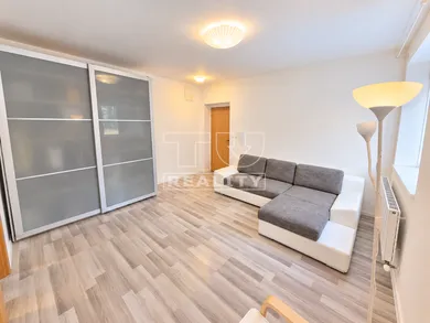 Na predaj 1-izbový byt, 27 m², Bratislava-Petržalka