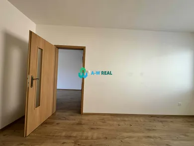 Na predaj 3-izbový byt, 93 m², Dunajská Streda