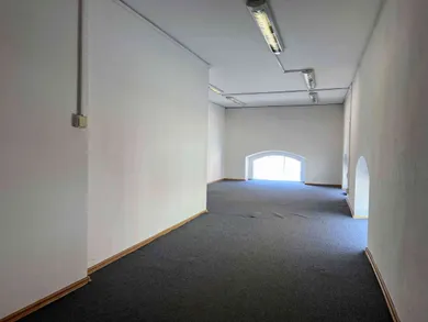 Na prenájom komerčné, 194 m², Nitra, Mostná