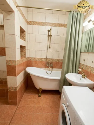 Na predaj 4-izbový byt, 79 m², Bratislava-Staré Mesto, Krížna