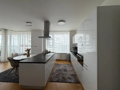Na prenájom 3-izbový byt, 89 m², Bratislava-Staré Mesto, Landererova