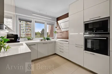 Na predaj 5-izbový byt, 200 m², Bratislava-Nové Mesto, Magurská