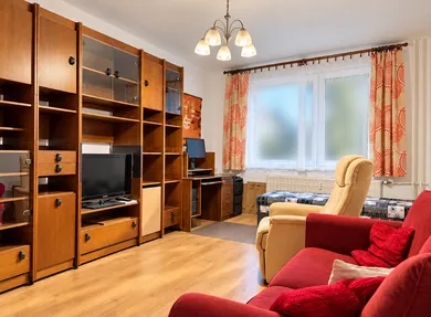 Na predaj 3-izbový byt, 74 m², Komárno, Ulica Stavbárov