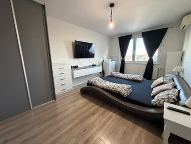 Na prenájom 2-izbový byt, 66 m², Levice, Kyjevská
