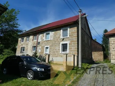 Дома на продажу, 4-комнатные, Handlová · €88 000