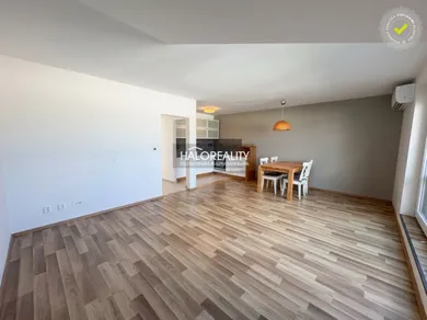 Na predaj 2-izbový byt, 57 m², Bratislava-Vajnory