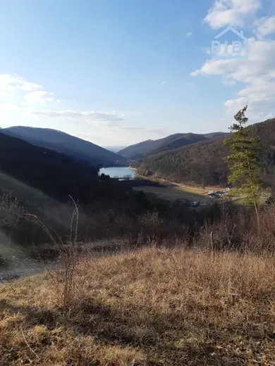 Na predaj pozemok, 485 m², Omšenie