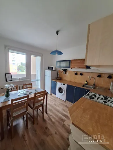 Na prenájom 3-izbový byt, 64 m², Bratislava-Petržalka, Rovniankova